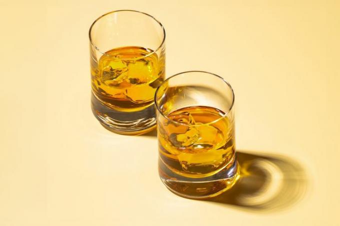 boubon-vs-whisky-GettyImages-1598290596