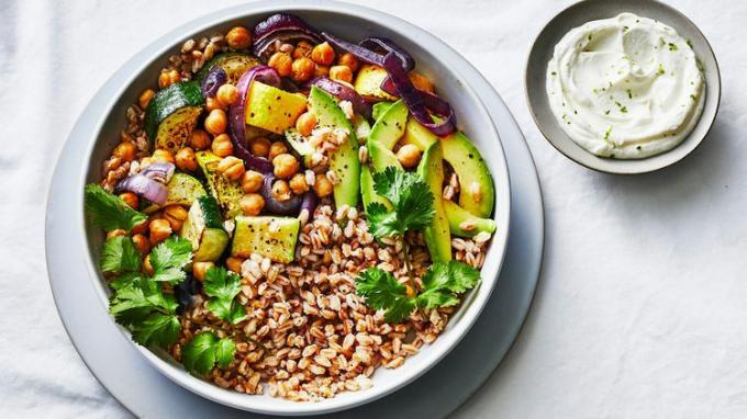 Sommer Squash Farro Bowl Oppskrift