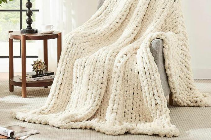 Amazon L'AGRATY Chunky Knit Blanket Throw, Myk Chenille Garn Throw 