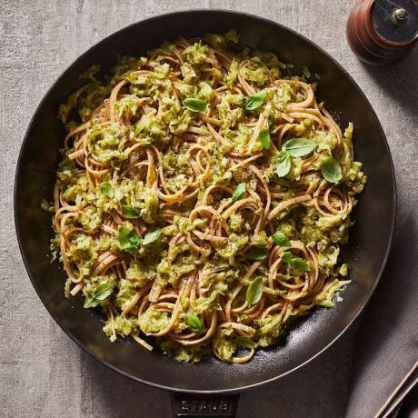 Enkle pastaoppskrifter - sunn Zucchini-Smør Spaghetti