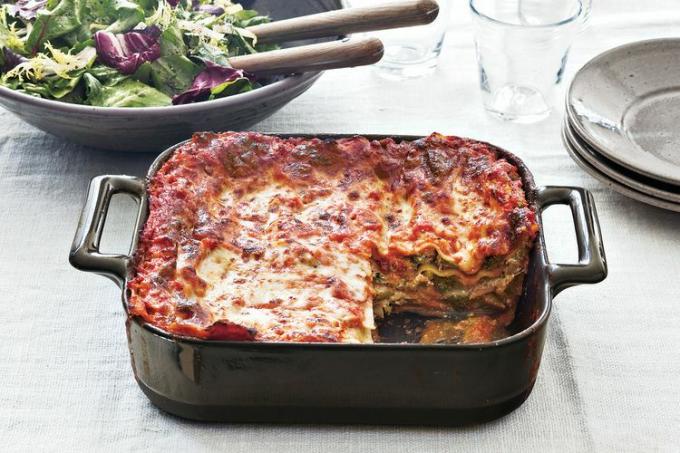 Brokkoli, spinat og tre-ost lasagne i bakebolle.