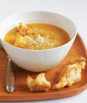 Butternut Squash Suppe Med Salvie og Parmesan krutonger