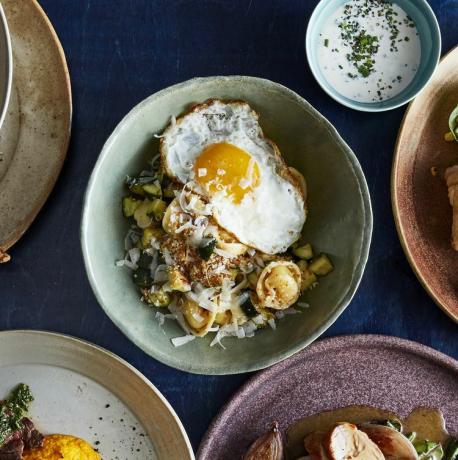 Squash, egg og tortellini med ristet brødsmuler