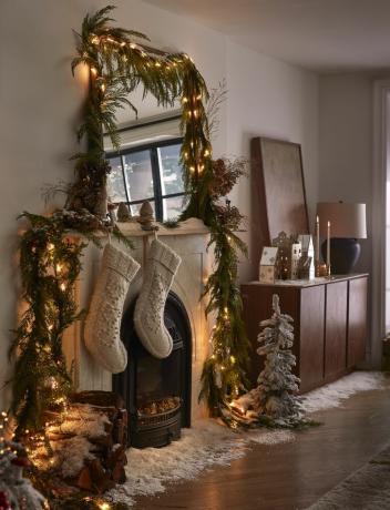 Anthropologie og Pinterest Holiday Trends Mantle 