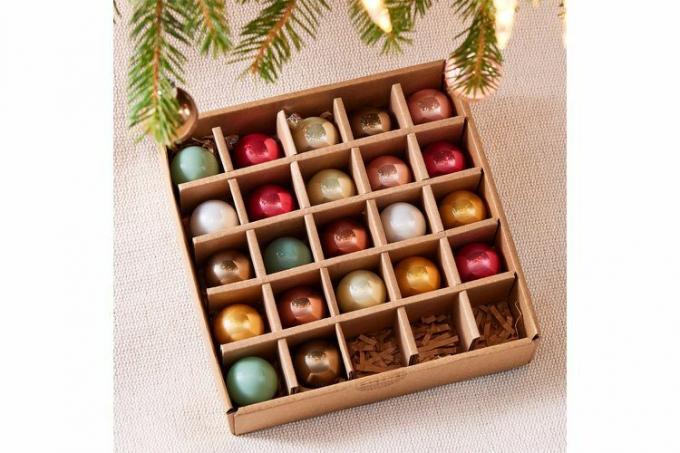 West Elm Pure Boxed Ornaments (sett med 25)