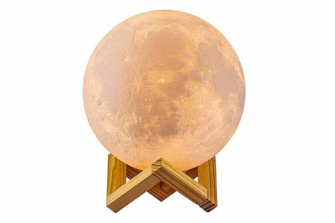 Amazon AED Moon Lamp 2023 Upgrade with Timing- Lampe for soverommet Moon Night Light for Voksne Barn Baby- Gaver til jenter Gutter Kvinner Menn- Fjernkontroll og berøringskontroll trestativ (5,9 tommer, standardstørrelse)