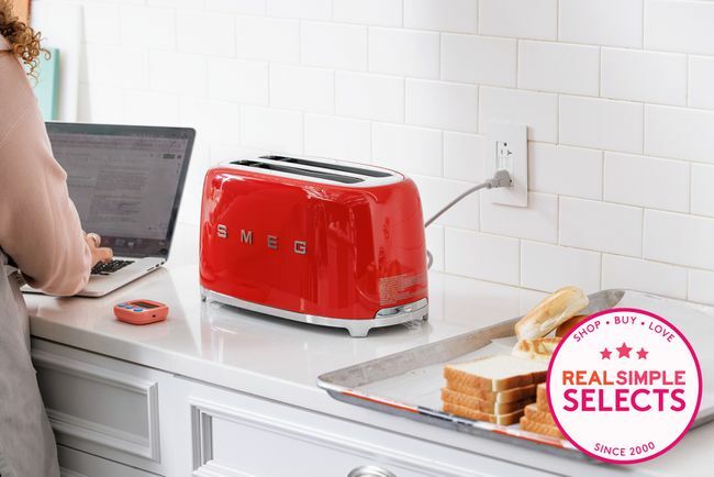 Real Simple Selects Smeg 4-Slice Toaster Testing