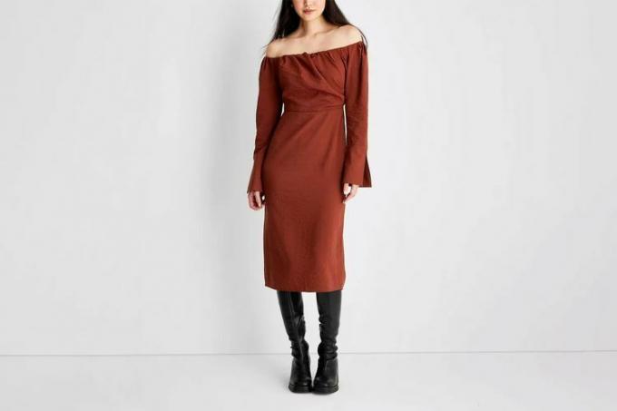 Target Future Collective med Reese Women's Off The Shoulder Langermet Midi-kjole